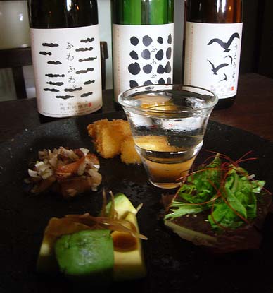 新井仁さんのライブでのスペシャルプレート「森國酒造のお酒とおつまみ4種」
